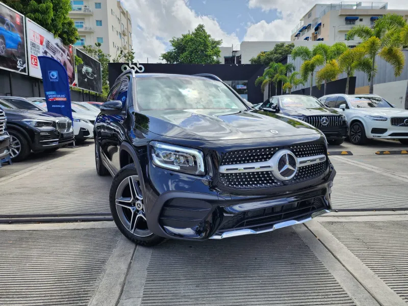 Mercedes-Benz Clase GLB 200 AMG 2024