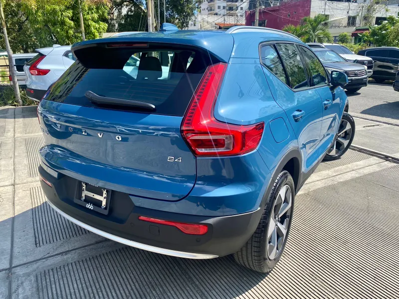 Volvo XC40 Plus B4 2024