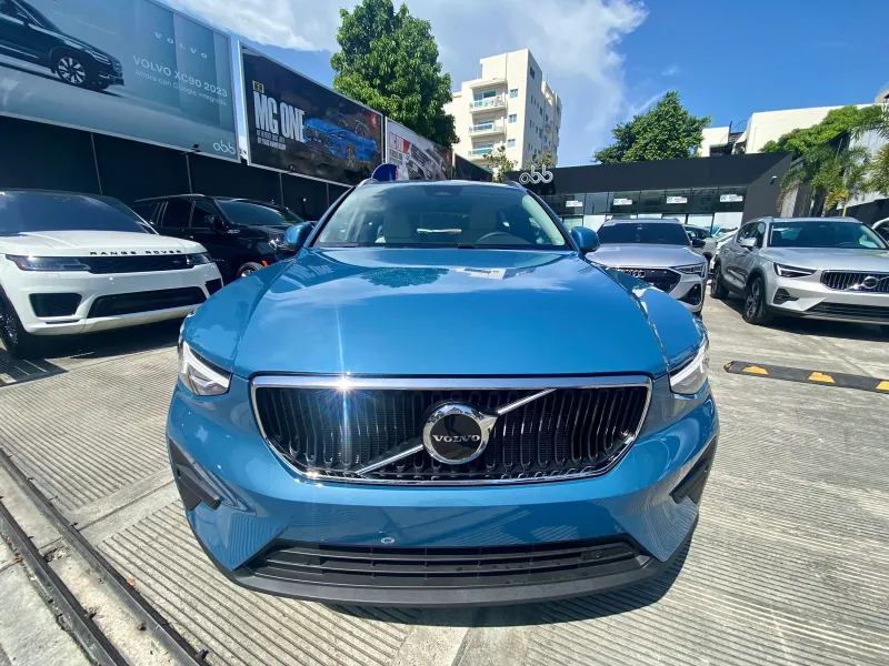 Volvo XC40 Plus B4 2024