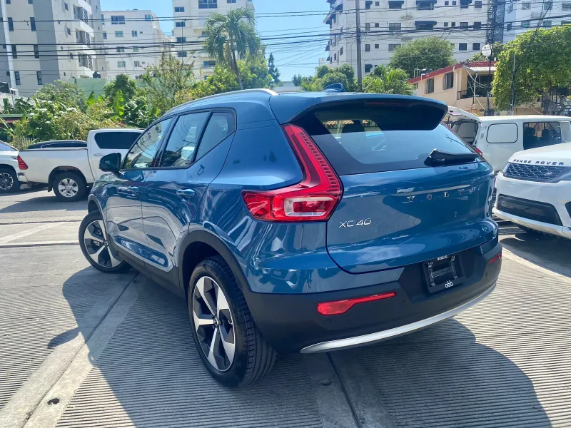 Volvo XC40 Plus B4 2024