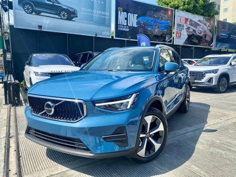 Volvo XC40 Plus B4 2024