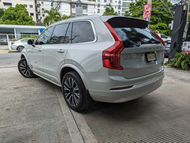 Volvo XC90 Momentum B6 2022