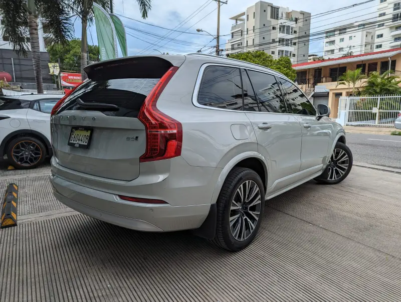 Volvo XC90 Momentum B6 2022