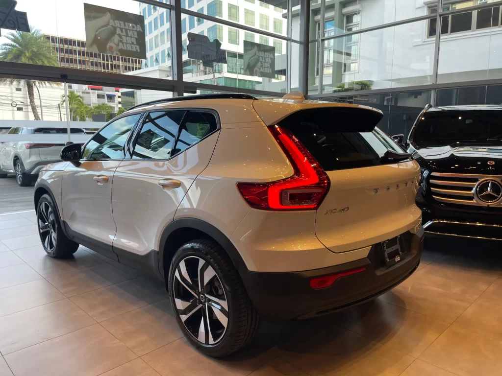 Volvo XC40 Ultimate Dark B5 2024