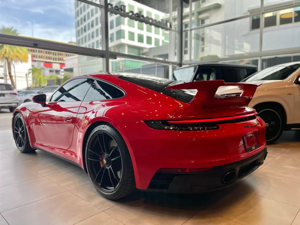 Porsche 911 Carrera GTS 2024