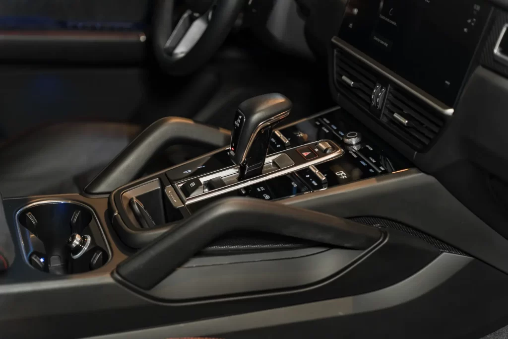 PORSCHE CAYENNE GTS 2023