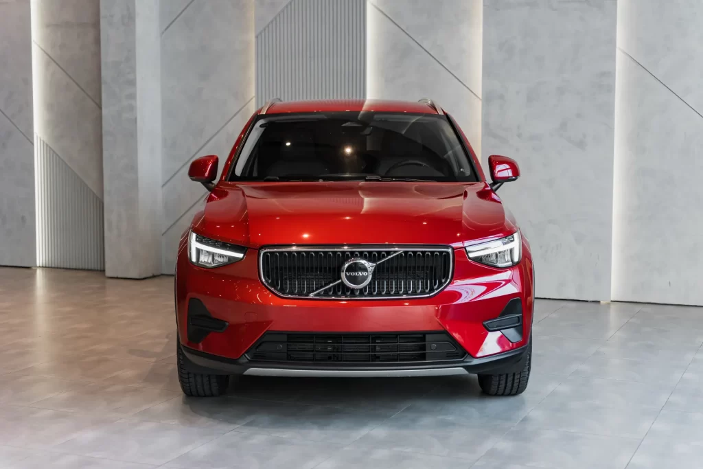 Volvo XC40 Plus B4 2024