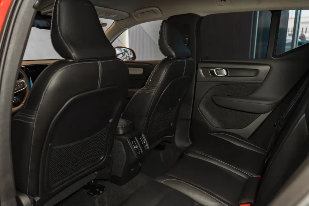 Volvo XC40 Plus B4 2024