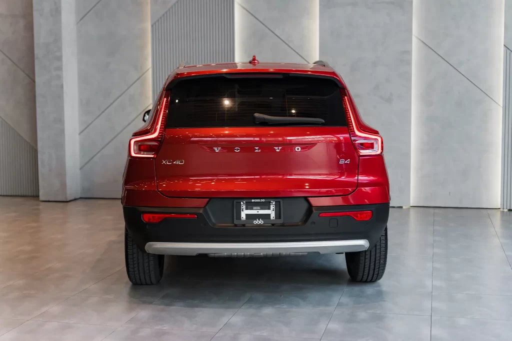 Volvo XC40 Plus B4 2024