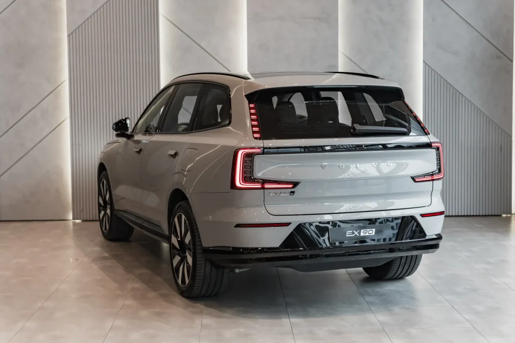 Volvo EX90 Plus 2025