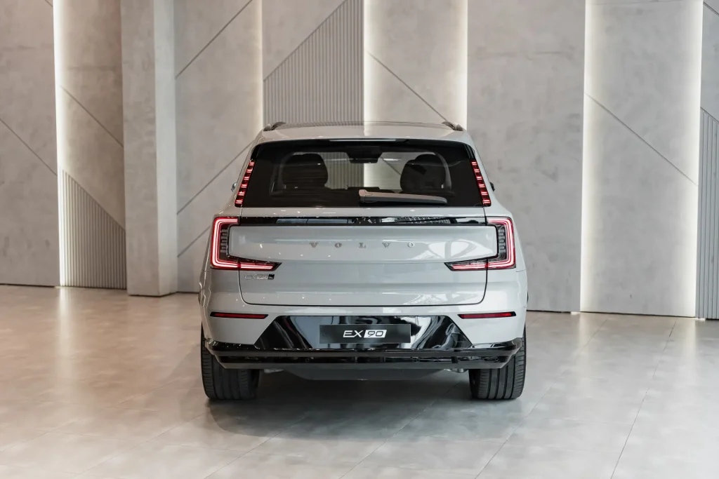 Volvo EX90 Plus 2025